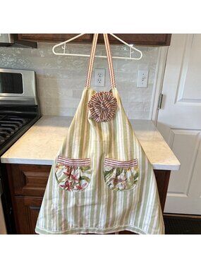 Hand Made Women’s  Kitchen Apron With Pockets. Lined With Movable Flower.